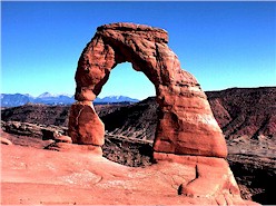 rock-arch-200.jpg (22040 bytes)