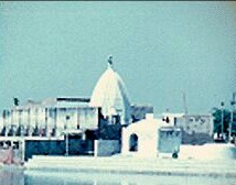 ram-tirath-mandir1_200.jpg (12440 bytes)