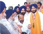 231103_badal-sukhbir1_200.jpg (11614 bytes)